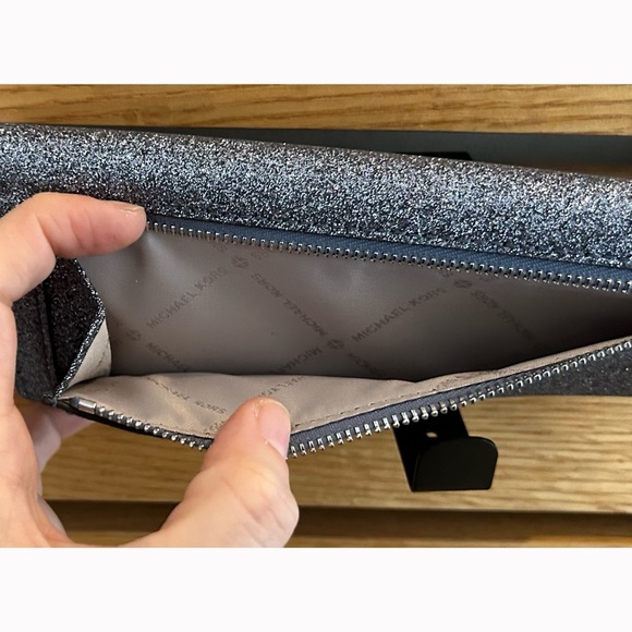 Michael Kors Jet Set Travel Giftables Leather Flat Wallet in Dusty Blue NWT - Picture 6 of 8